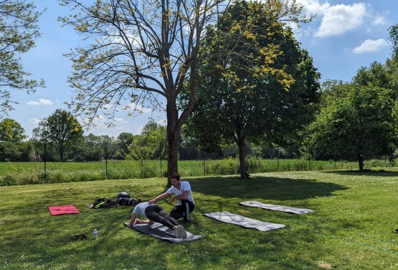 Séance de coaching sport-santé au domicile d'une cliente